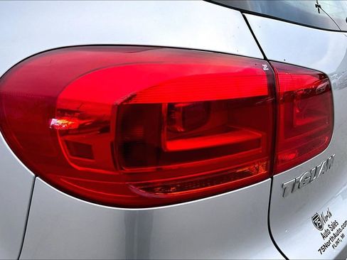 Used 2017 Volkswagen Tiguan S image 22