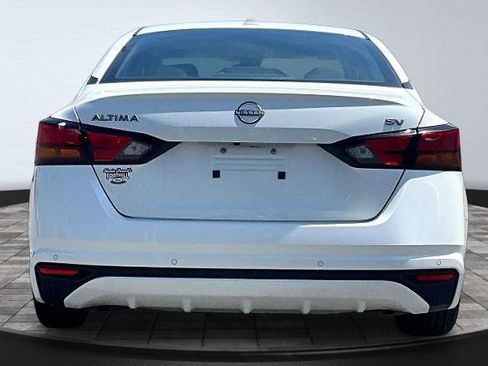 Used 2024 Nissan Altima 2.5 SV FWD image 4
