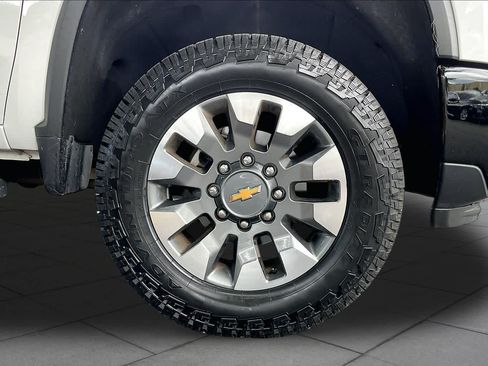 Used 2024 Chevrolet Silverado 2500 Custom w/ Custom Value Package AWD/4WD image 10