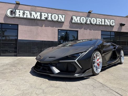 Used 2025 Lamborghini Revuelto AWD/4WD image 2