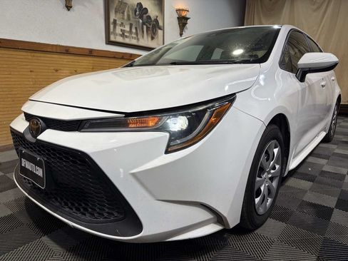 Used 2022 Toyota Corolla LE FWD image 5