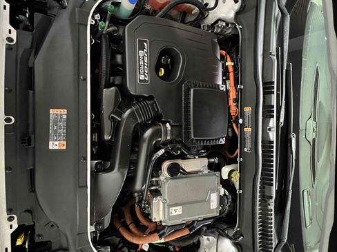 Used 2017 Ford Fusion Energi Platinum FWD image 7