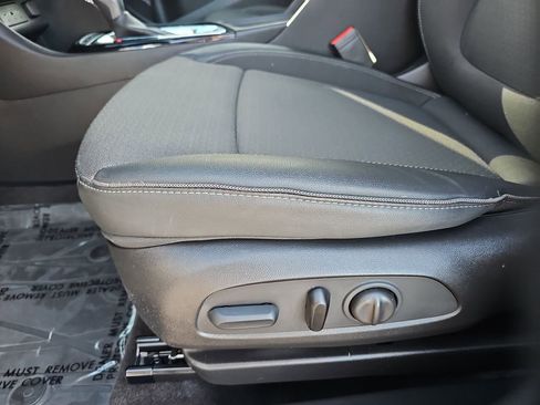 Used 2022 Buick Encore GX Select w/ Sport Touring Package image 17