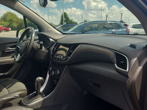 Used 2019 Chevrolet Trax LT w/ LT Convenience Package FWD image 19