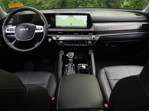 Used 2024 Kia Telluride EX w/ EX Captain's Chair Package AWD/4WD image 8