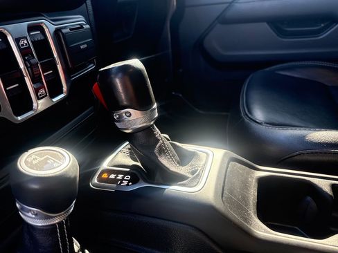 Used 2021 Jeep Gladiator Overland w/ Popular Equipment Package image 24