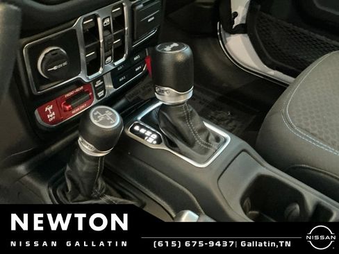 Used 2024 Jeep Wrangler Unlimited Rubicon 4xe AWD/4WD image 12