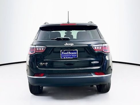 Used 2018 Jeep Compass Latitude w/ Popular Equipment Group AWD/4WD image 7