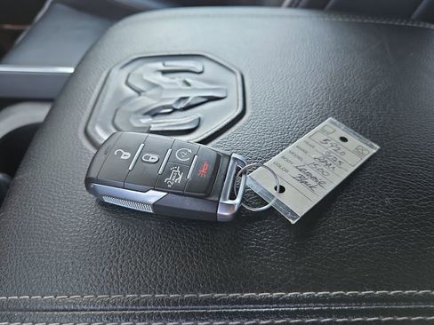 Used 2025 RAM 1500 Laramie image 30