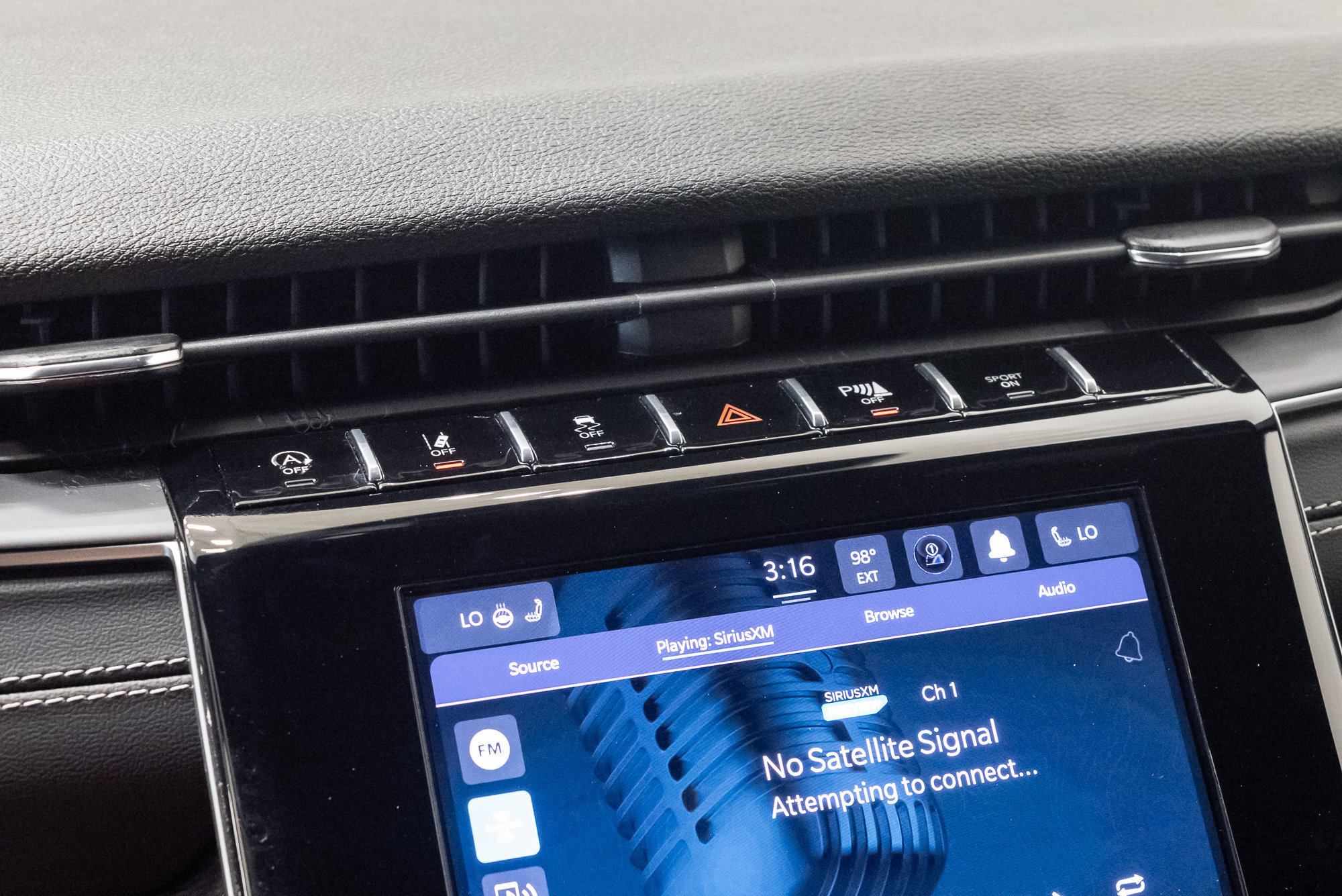 Certified 2025 Jeep Grand Cherokee Altitude AWD/4WD image 14