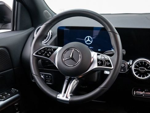 Used 2025 Mercedes-Benz GLA 250 4MATIC w/ Exclusive Package image 13