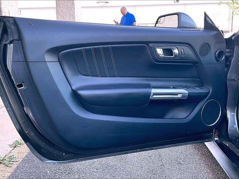 Used 2015 Ford Mustang Premium RWD image 17