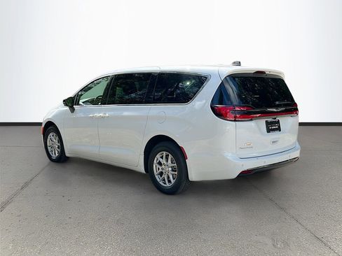 New 2026 Chrysler Pacifica Select FWD image 5