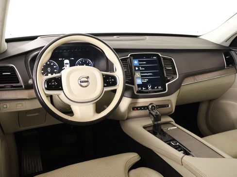 Used 2021 Volvo XC90 T6 Inscription w/ Lounge Package AWD/4WD image 2