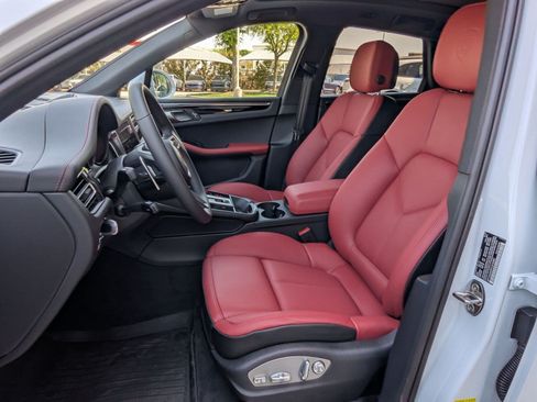 New 2026 Porsche Macan AWD/4WD image 5