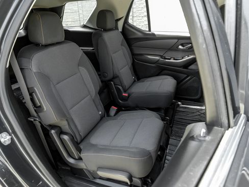 Used 2019 Chevrolet Traverse LT w/ LPO, Floor Liner Package AWD/4WD image 40