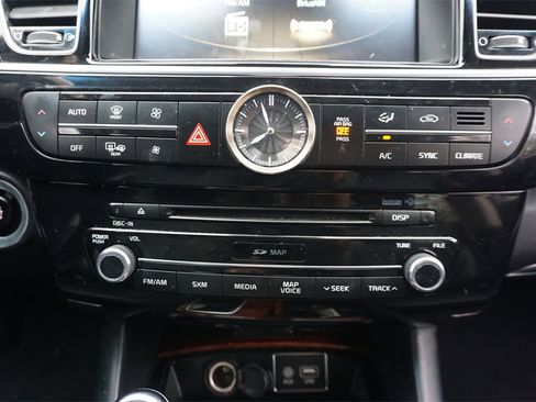 Used 2016 Kia K900 Luxury w/ Luxury VIP Package image 13