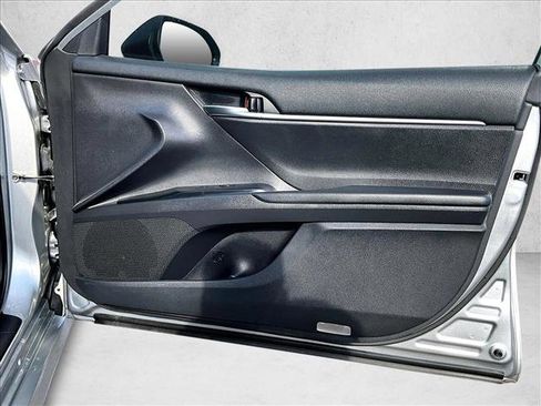 Used 2019 Toyota Camry LE image 18