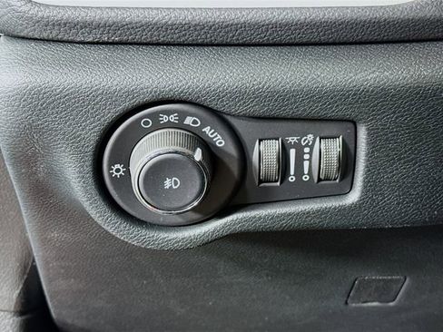 New 2026 Chrysler Pacifica Select image 10