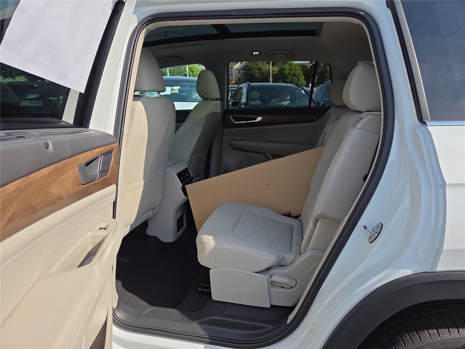 New 2026 Volkswagen Atlas SE FWD image 22