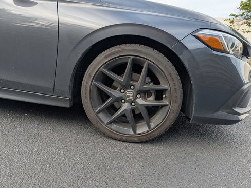 Used 2023 Honda Civic Sport image 3