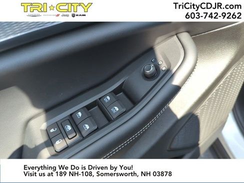 New 2025 Jeep Grand Cherokee Altitude image 17