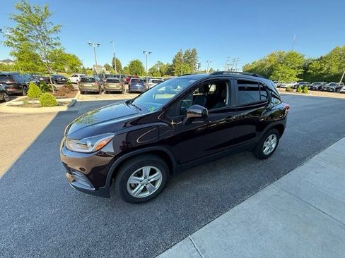 Used 2022 Chevrolet Trax LT w/ LT Convenience Package AWD/4WD image 4
