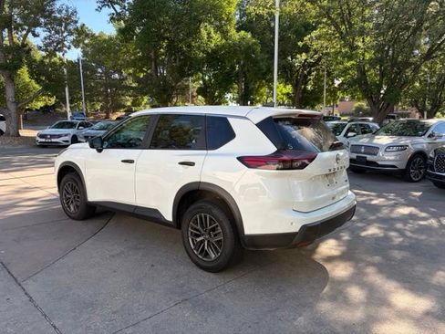 Used 2024 Nissan Rogue S AWD/4WD image 3