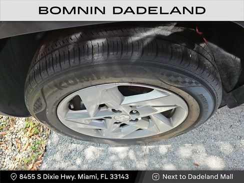 Used 2024 Hyundai Kona SE image 9