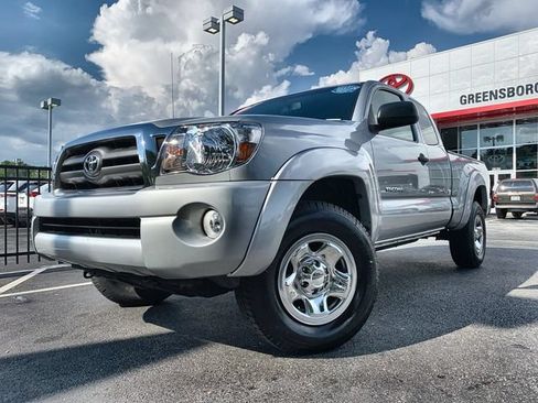 Used 2009 Toyota Tacoma PreRunner w/ SR5 Pkg #2 RWD image 4