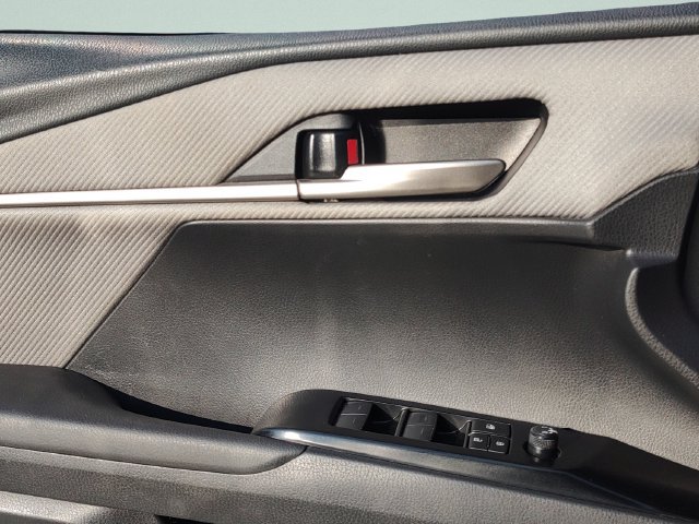 Used 2025 Toyota Camry SE FWD image 25