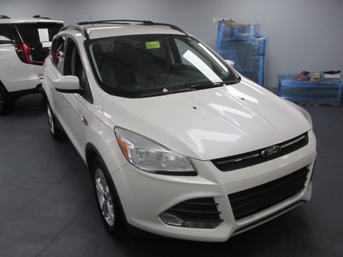 Used 2014 Ford Escape SE w/ Equipment Group 201A image 3
