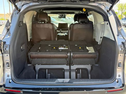 Certified 2024 Toyota Sienna Platinum image 16