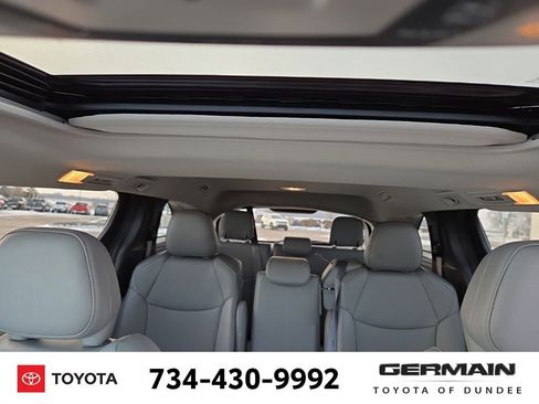 Used 2025 Toyota Sienna XLE image 40