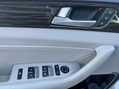 Used 2017 Hyundai Sonata Limited w/ Ultimate Package 04 FWD image 32