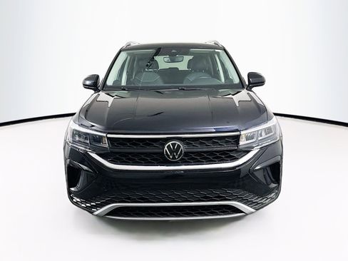 Used 2023 Volkswagen Taos SE AWD/4WD image 2
