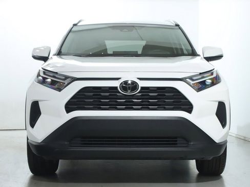 Used 2025 Toyota RAV4 XLE image 5