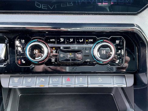 Used 2025 GMC Sierra 3500 AT4 w/ AT4 Premium Plus Package image 39