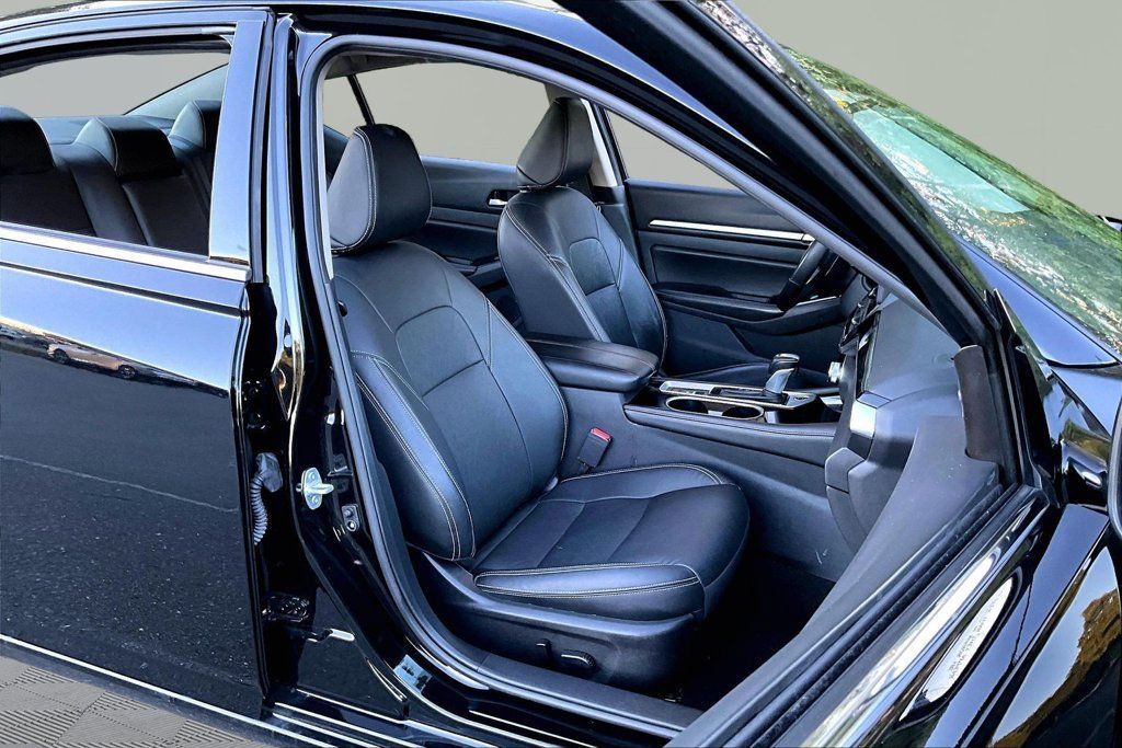 Used 2025 Nissan Altima 2.5 SR w/ SR Premium Package AWD/4WD image 23