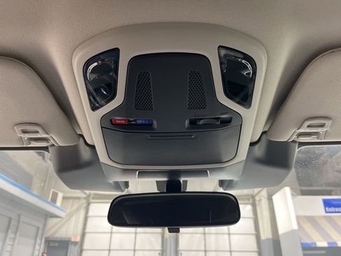 Used 2025 Subaru Outback Premium image 27