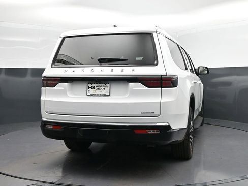 Used 2024 Jeep Wagoneer L Series II w/ Flexible Seating Group AWD/4WD image 7
