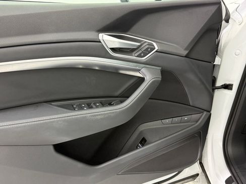 Used 2022 Audi e-tron Premium image 13