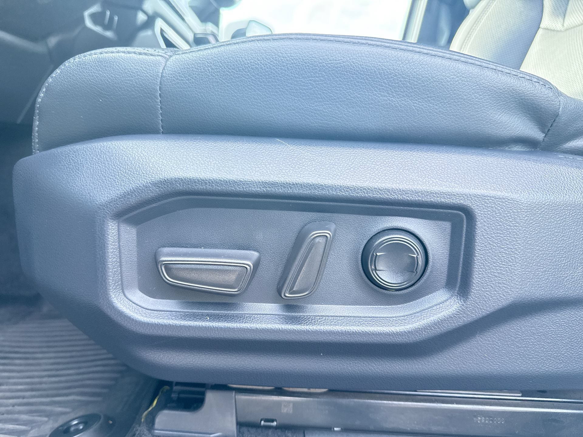 Certified 2025 Toyota Tundra Limited AWD/4WD image 14