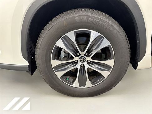 Used 2020 Toyota Highlander XLE image 35