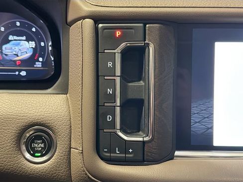 Used 2023 GMC Yukon XL Denali AWD/4WD image 16