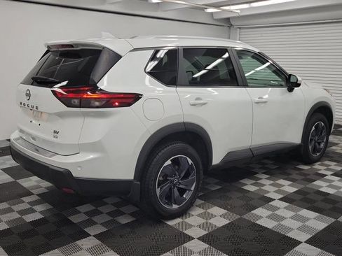 Certified 2024 Nissan Rogue SV w/ SV Premium Package FWD image 6