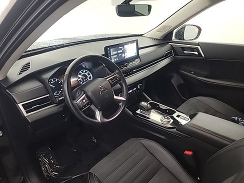 Used 2025 Mitsubishi Outlander SE AWD/4WD image 25