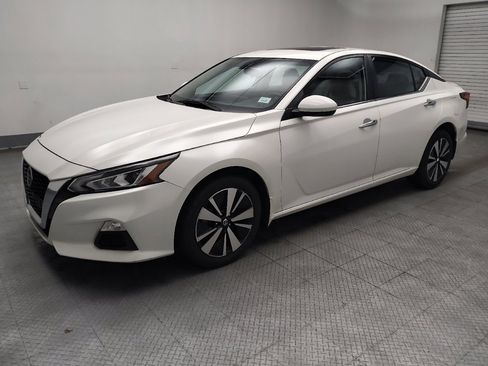 Used 2021 Nissan Altima 2.5 SV w/ SV Premium Package image 2