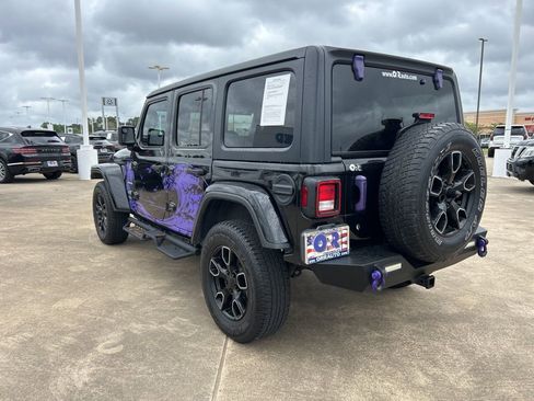 Used 2019 Jeep Wrangler Unlimited Sahara AWD/4WD image 7
