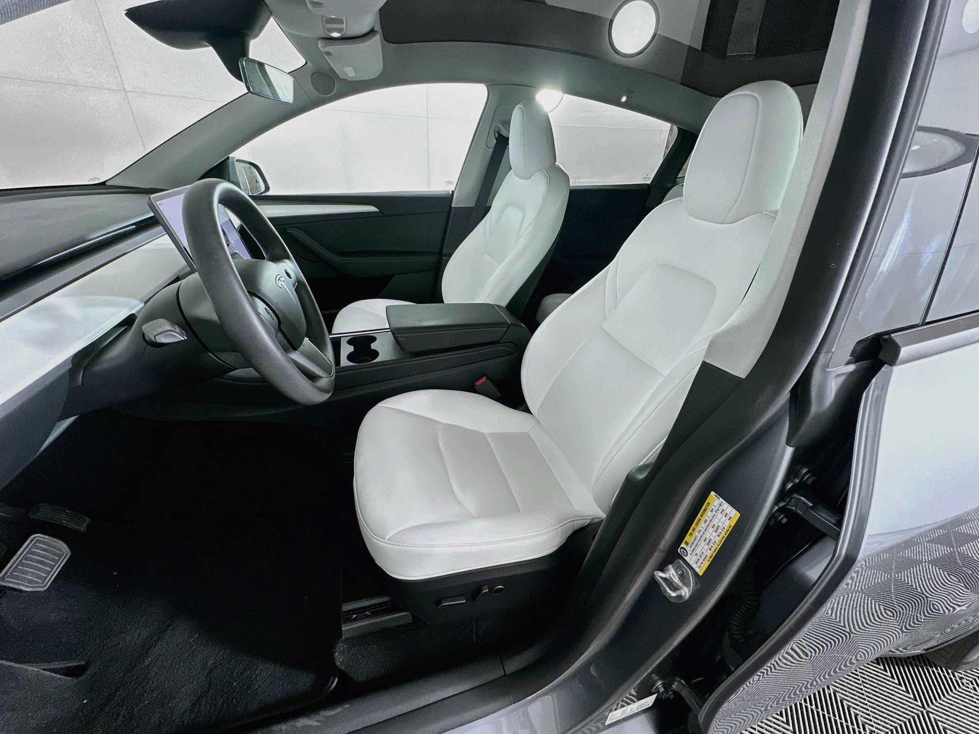 Used 2025 Tesla Model Y Long Range RWD image 13